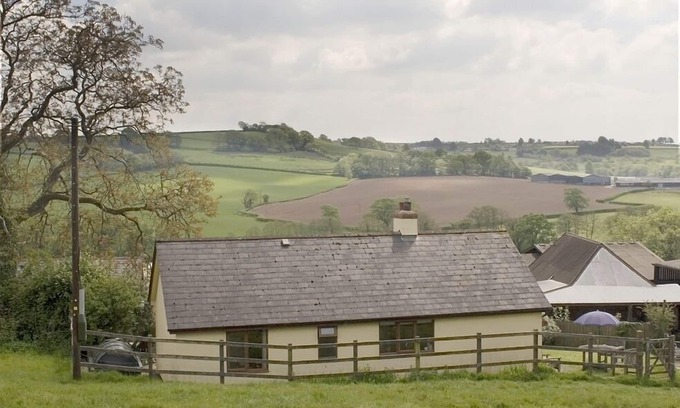 Honiton House | Escape to the Scenic Blackdown Hills - Guest Rated 9.8!