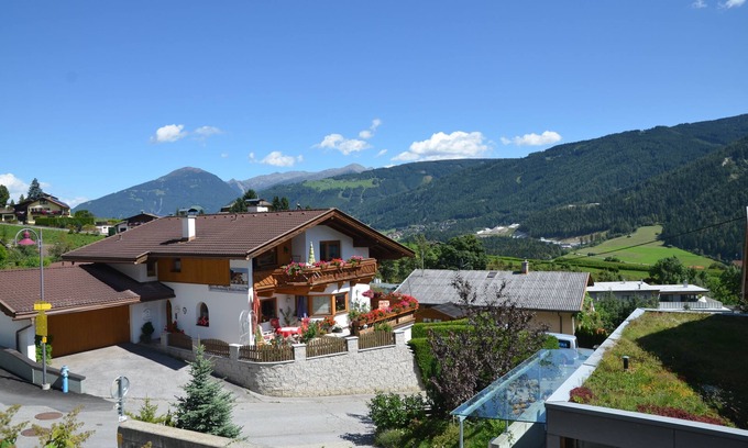 Medraz Apartment | Discover Relaxation at House Möderndorfer with Ocean Views