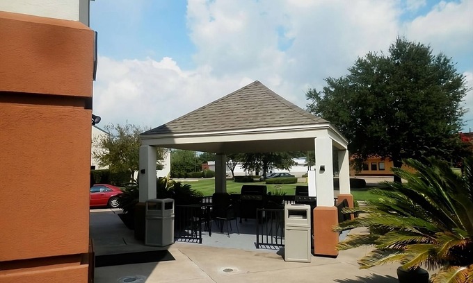 Nassau Bay Resort | Relax and Unwind at Our Pet-Friendly Retreat with Kitchen!