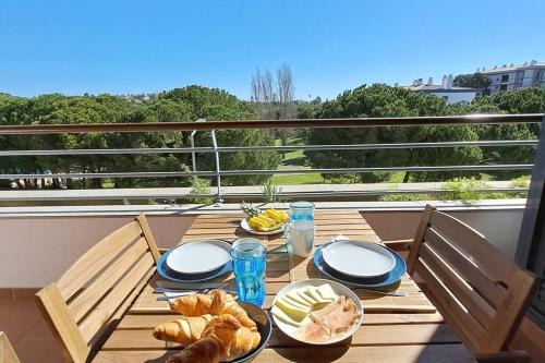 Telheiro Apartment | Relax and Unwind: Pool, Garden & Beach Near City Life