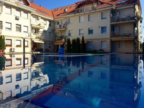 Hajduszoboszlo Apartment | Guest Rated 10/10: Relax Apartman with Pool & Hot Tub