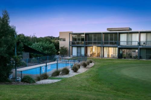 Fingal Apartment | Relax at 54: Oceanfront Getaway with Pool & Top Reviews