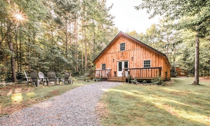 Middle Grove House | Unforgettable Treehouse Lodge at Brookledge - Guest Rated 10/10