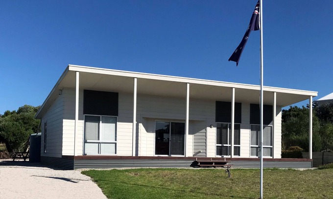 Alexandrina House | Experience Serenity at "Kangaroo Pause" - Guest Rated 9.8