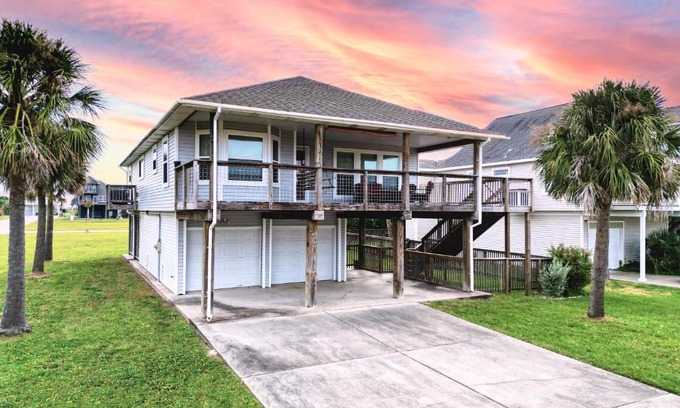 Pirates Beach House | Experience Our Beach Haven - Pet Friendly with Ocean Views