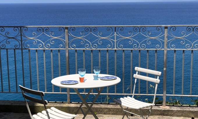 Pizzo Apartment | Experience Bliss at Palazzo Pizzo Residence by the Sea