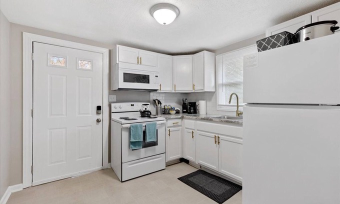 Lillington House | Unwind at Ross - Steps from Cape Fear Adventures