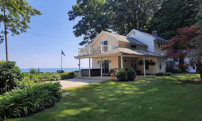 North Kingsville House | Unwind at The Cliffside Getaway - 10/10 Guest Rated!