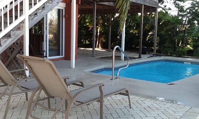 Summerland Key House | Unwind at the Flying Hogfish: Ocean Views & Pet Friendly