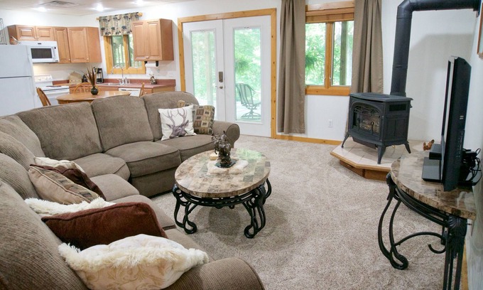 Sidney House | Tranquil Deer Tracks Lodge: Guest Rated 9.8 with Spa & More