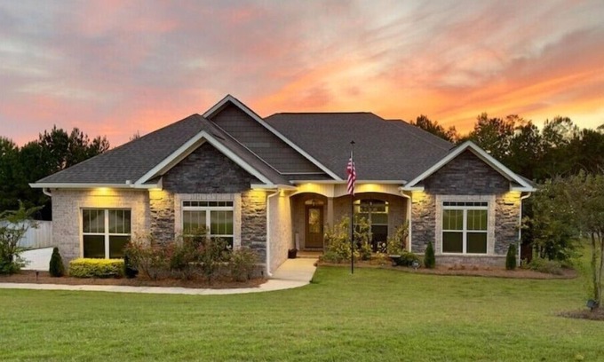 Enterprise House | Relax at the Ridge: 4BR Retreat with Hot Tub & Pet Friendly