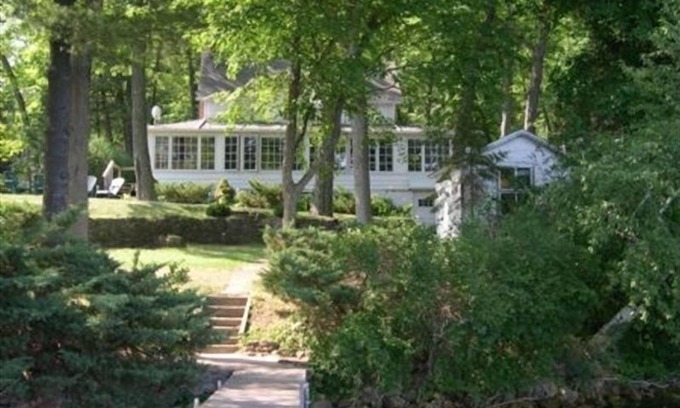 Markesan Cottage | Discover a Hidden Gem on Green Lake with Spa & Views