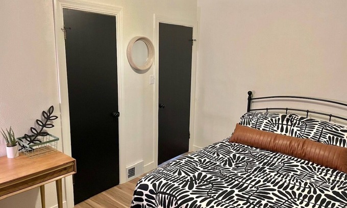 Pekin Apartment | Unwind in a Newly Renovated Unit - Pet-Friendly Retreat