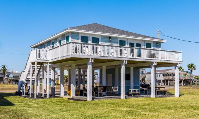 Terramar Beach House | Relax by the Beach: Pet-Friendly Hotel with Pool Access