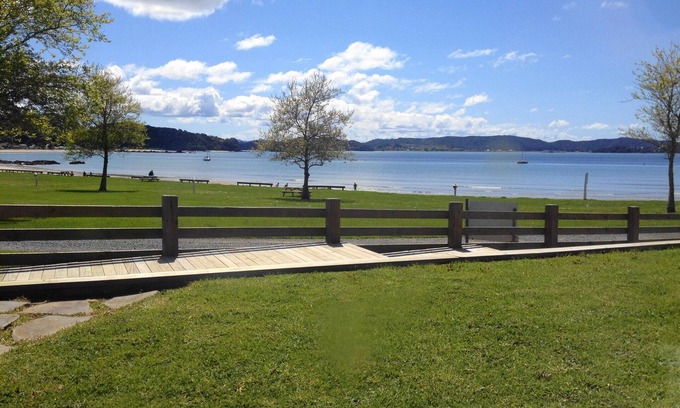 Oakura House | Family-Friendly Retreat by the Ocean with Stunning Views