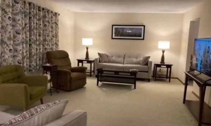 Albert Lea House | Cozy 3-Bedroom Home with Large Yard Near the Lake