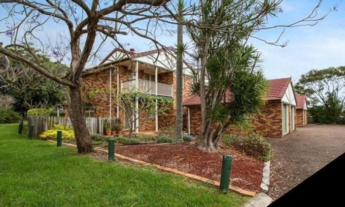 Forest Lake House | Experience Relaxation by the Park with Spa & Lake Views