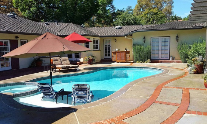 Altadena House | Experience Tranquility at Garden Casa de La Altadena Pool