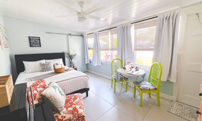 South Palm Park Neighborhood Association Apartment | Inviting Tropical Studio Oasis Just 5 Mins from Beach