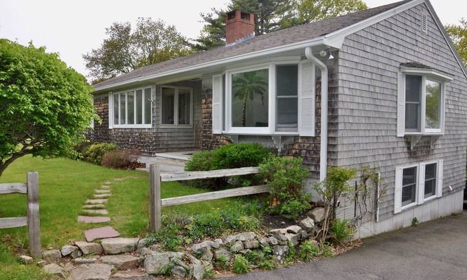 York Beach House | Relax by the Shore: 7 Min Walk to Cape Neddick Beach