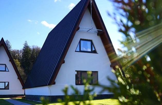 Vladeni Cabin | Inviting Relax Cabins with Hot Tub & Child-Friendly Amenities