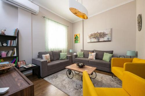 Aigio Apartment | Cozy City Apartment with Included Breakfast for Your Stay