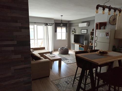 Triana Apartment | Tranquil Retreat in Sevilla: Family-Friendly Triana Stay