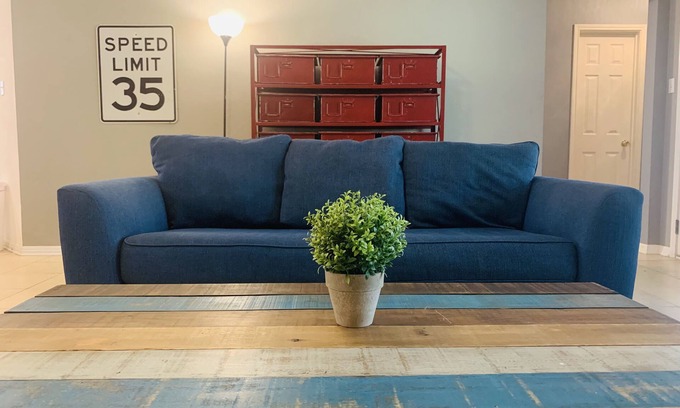 Round Rock House | Relaxing Escape in Austin: Big House, King Bed & Greenbelt