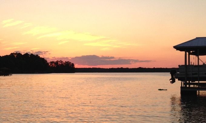 Ridgeway House | Serene Lake Wateree Retreat with Scenic Deck & Breakfast