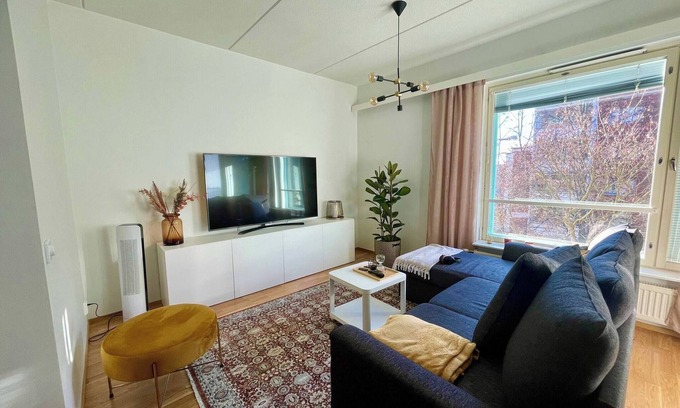 Tammisalo Apartment | Relax & Explore, Sauna, Metro & Malls 3 Mins Away