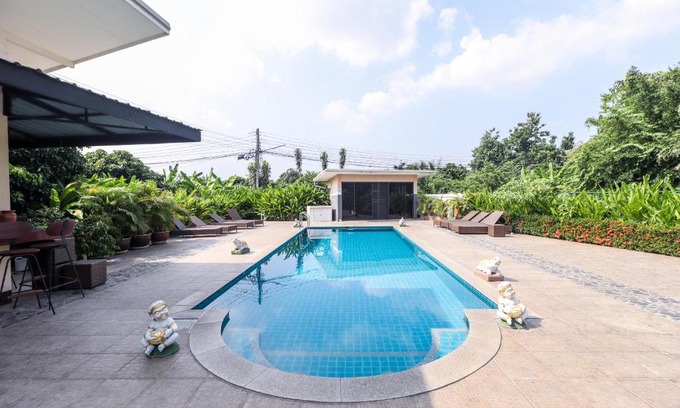 Saraphi Hotel | Peaceful Retreat at Relax Garden House with Pool Access