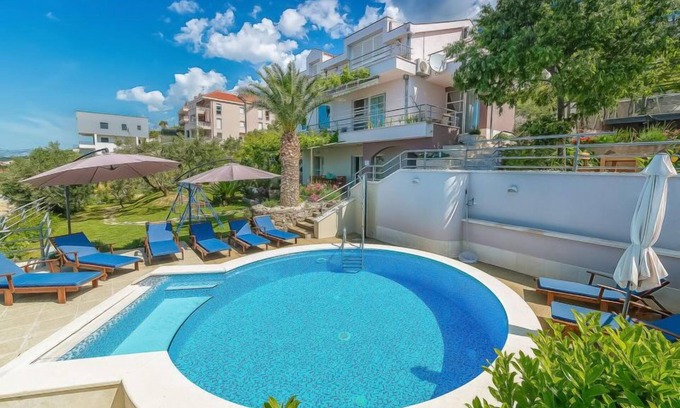 Moca House | Top-Rated Relax House Biljana with Pool & Ocean Views