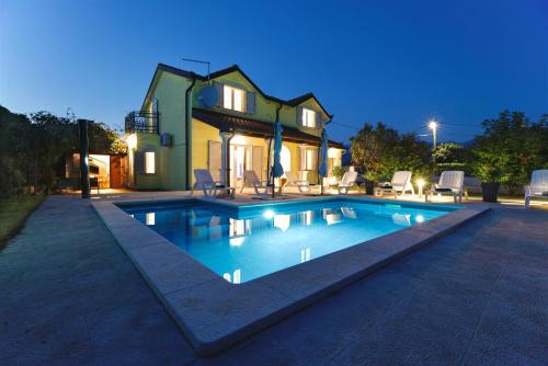 Sarsoni Villa | Inviting Relax House Nizic: 4-Star Oceanview Retreat