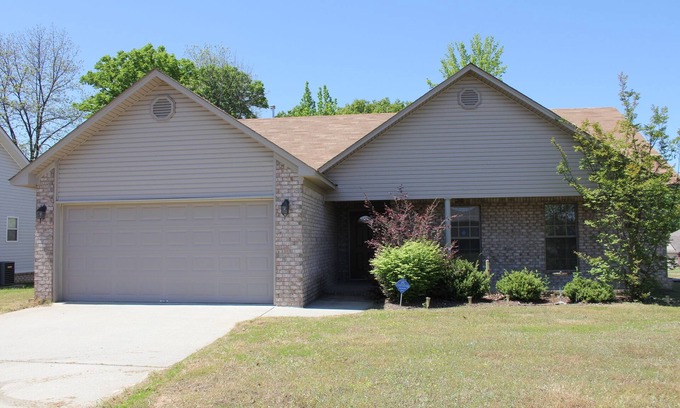 Jacksonville House | Relax in a Comfortable 3 Bedroom House with Ocean Views