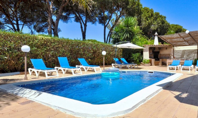 Vilamoura Villa | Relax in a 5-bedroom villa with a private pool in Vilamoura.