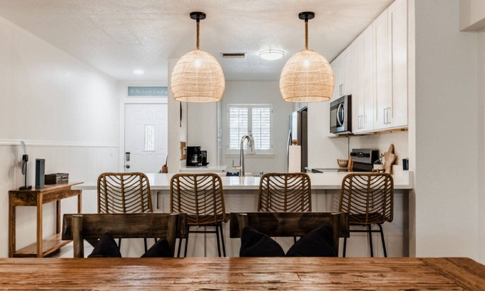 Crystal Beach House | Relax and Enjoy Crystal Beach: Hot Tub & Pet-Friendly Fun