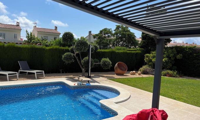 Miami Platja Villa | Indulge in a Private Modern Villa with Ocean Views