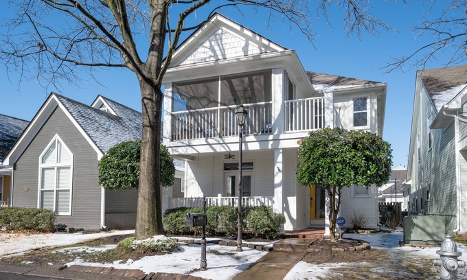 Memphis House | Experience Comfort in 3 Bedroom Plus Office - Mud Island