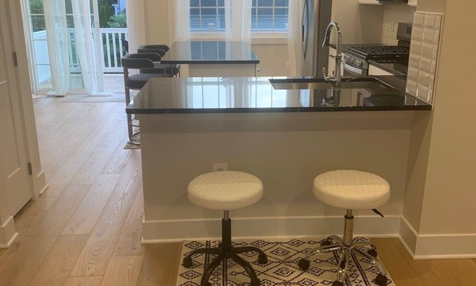 Ashburn House | Modern Townhouse Retreat 10 Minutes from Dulles Airport