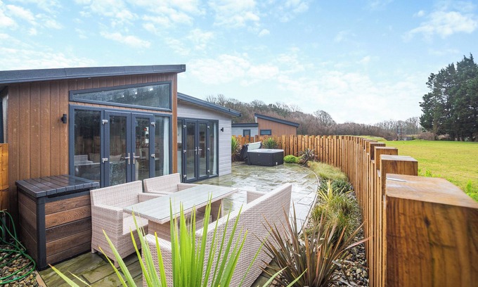Tyn-y-Gongl Cottage | Relax in comfort and make Sandbanks your home whilst exploring Anglesey.