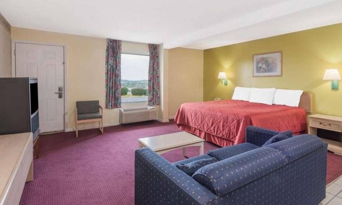 Berea House | Relax in Knights Inn Berea! Free Daily Breakfast, Parking, WiFi