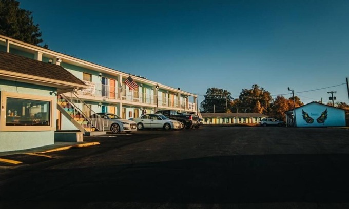 Berea House | Relax in Knights Inn Berea! Free Daily Breakfast, Parking, WiFi