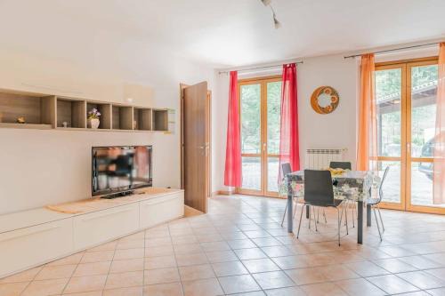 Mesenzana Apartment | Relax in Nature by the Lake - Family-Friendly Retreat