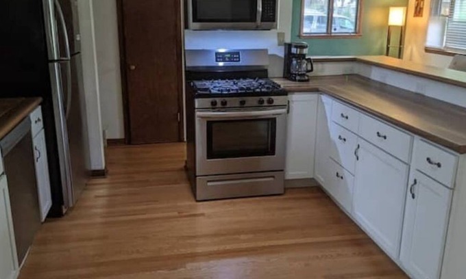 Glendale House | Relax at a Family-Friendly Ranch Close to Attractions