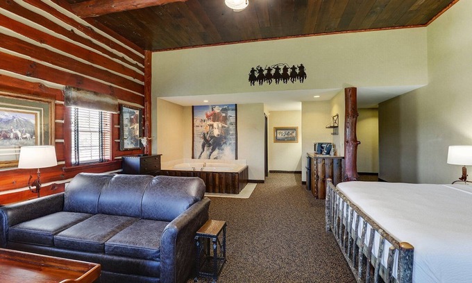 Columbia Hotel | Experience Rustic Elegance at Columbia with Pool & Bar