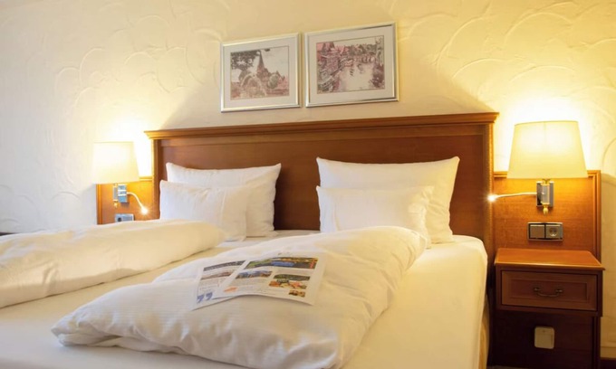 Ootmarsum Hotel | Relax in Stunning Green Surroundings Close to Ootmarsum - with 2 Swimming Pools