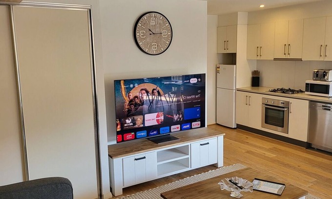 Cooks Hill House | Relax at Andy and Anna's Weekend Hideaway with Ocean Views