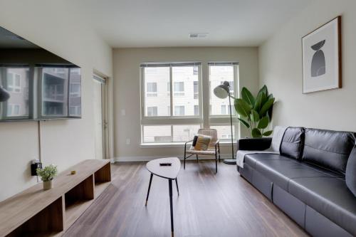 Jefferson Manor Apartment | Contemporary Condo with Pool & Child-Friendly Amenities
