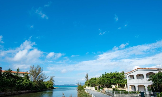 Onna House | Relax in Onna Village with Family-Friendly Amenities