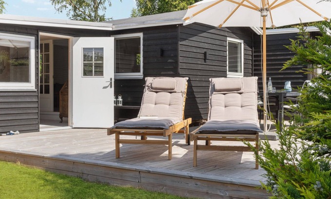 Vordingborg House | Cozy Beachside Retreat with Ocean Views and Spa Amenities